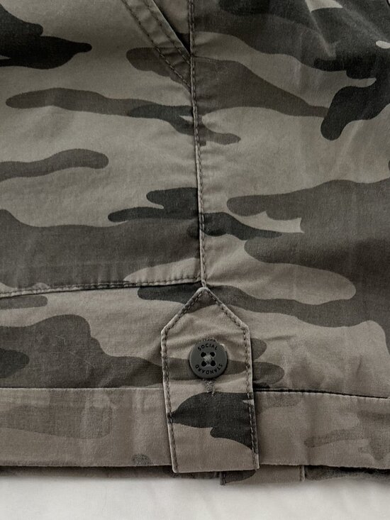 Social Standard by Sanctuary Camo Shorts Women’s XL – Stretch Utility Style - Picture 4 of 12